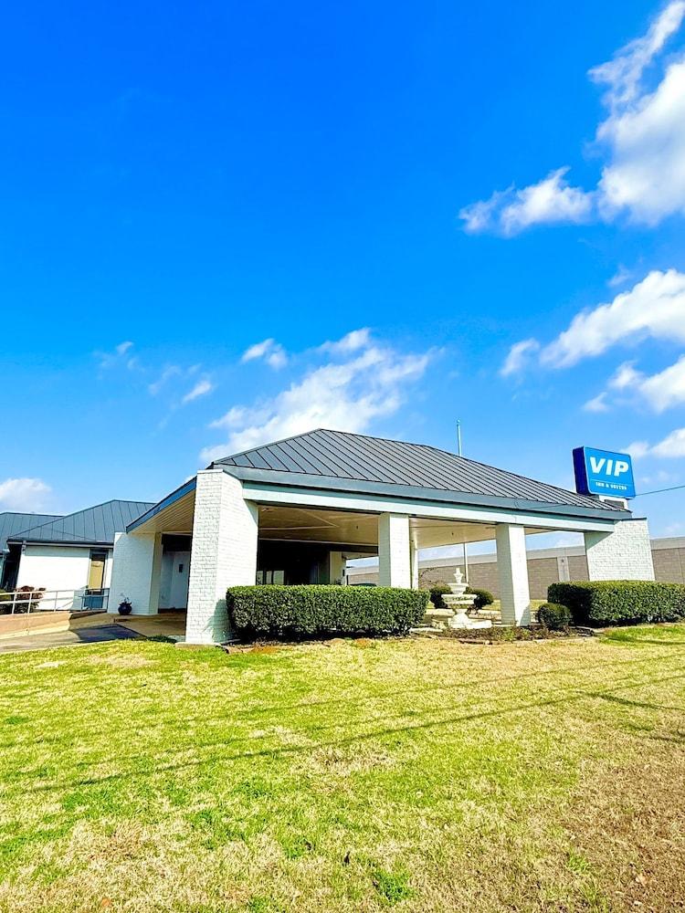 VIP INN AND SUITES photo 1