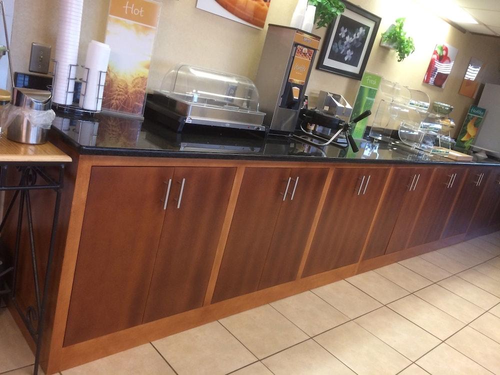 Quality Inn Manning I-95 photo 22