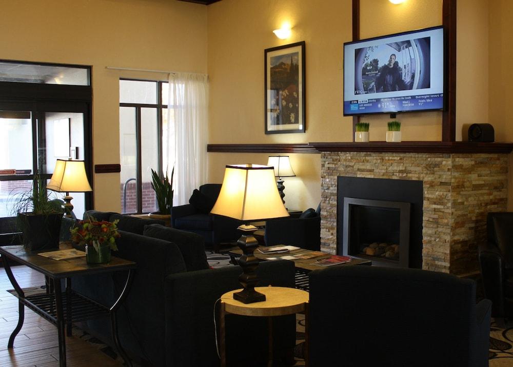 Ramada by Wyndham Denver International Airport photo 42