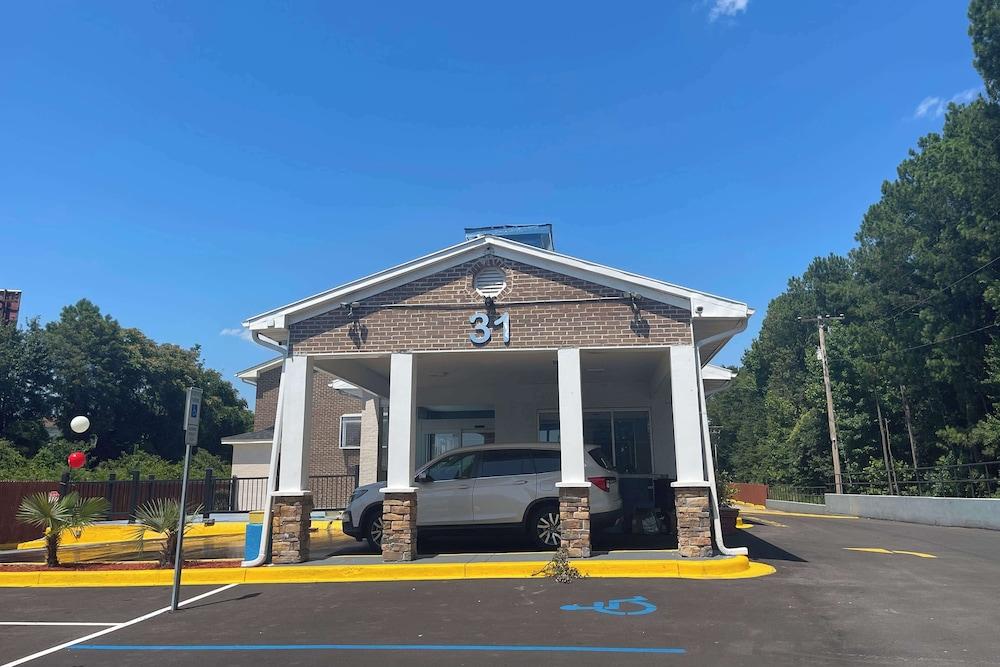 Wingate by Wyndham Columbia/Fort Jackson photo 1