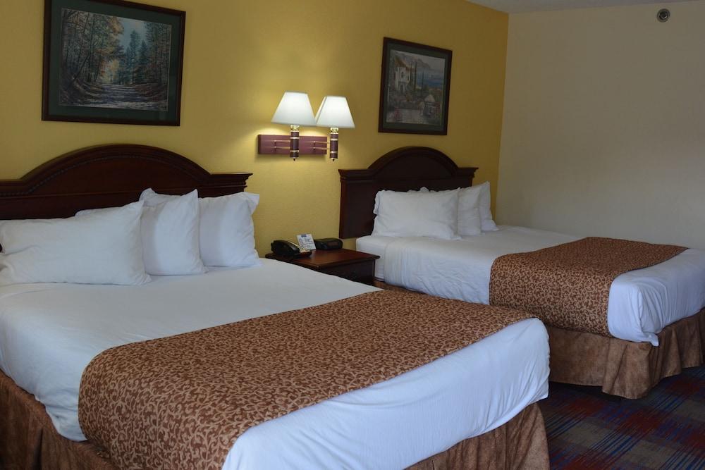 Travelodge by Wyndham Montgomery East photo 3