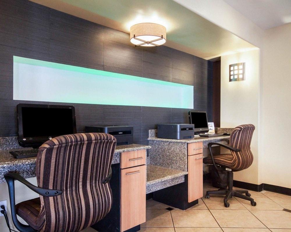 Quality Inn Airport East photo 32