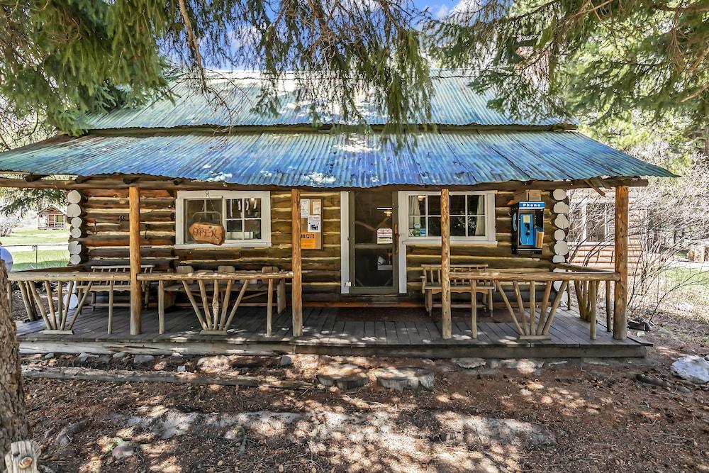 Sawtooth Lodge photo 1