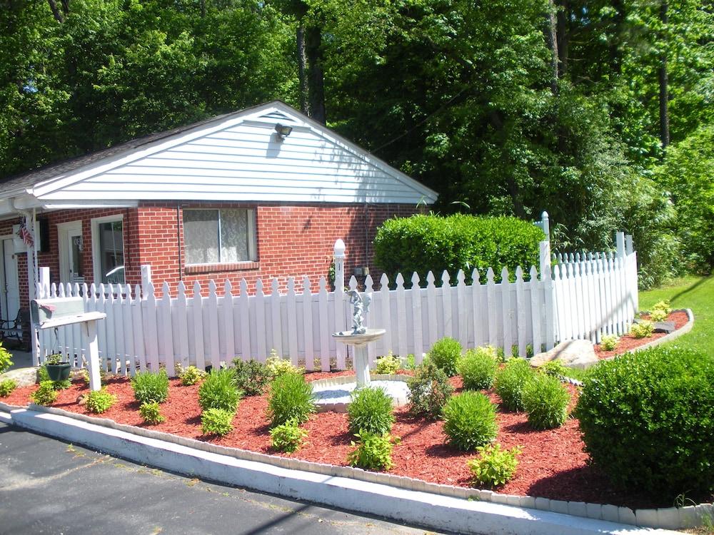 Budget Inn photo 2