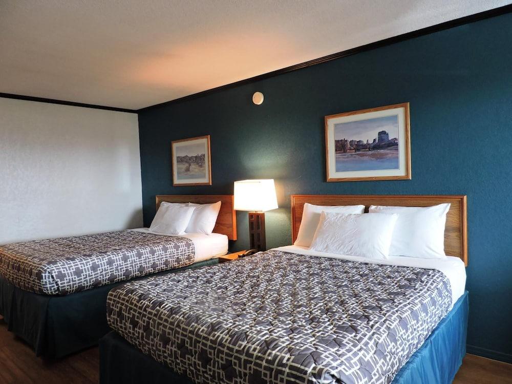 Riata Inn photo 13