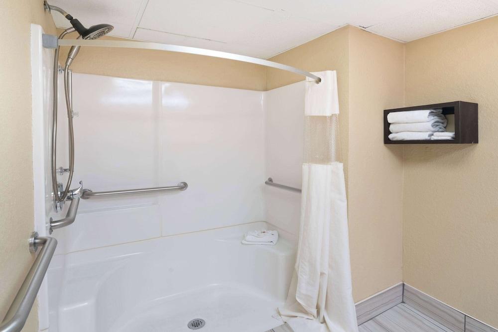 Days Inn by Wyndham Goodlettsville/Nashville photo 8