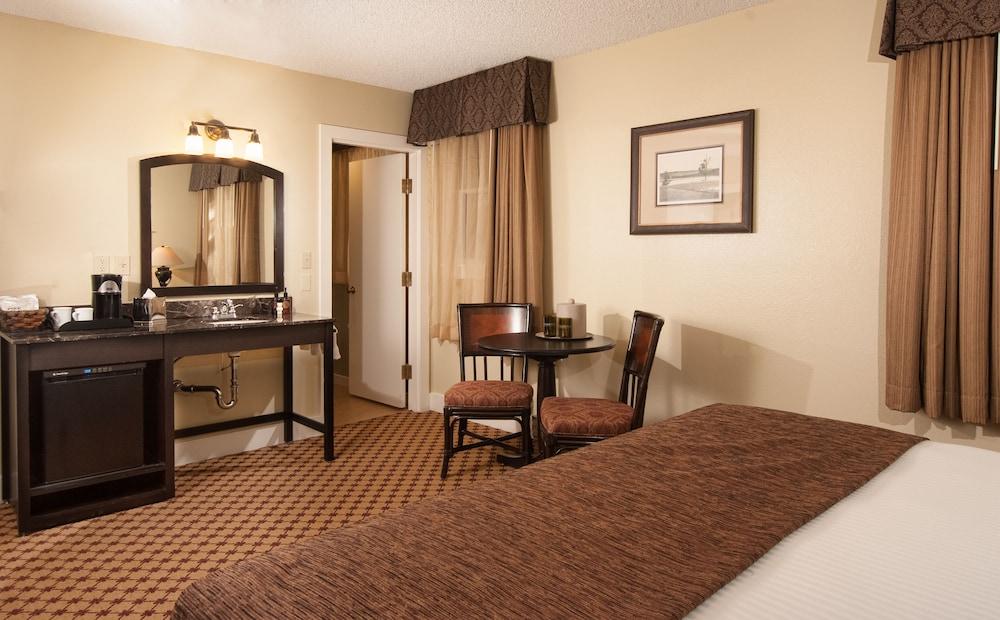Lake Yellowstone Hotel & Cabins - Inside the Park photo 30