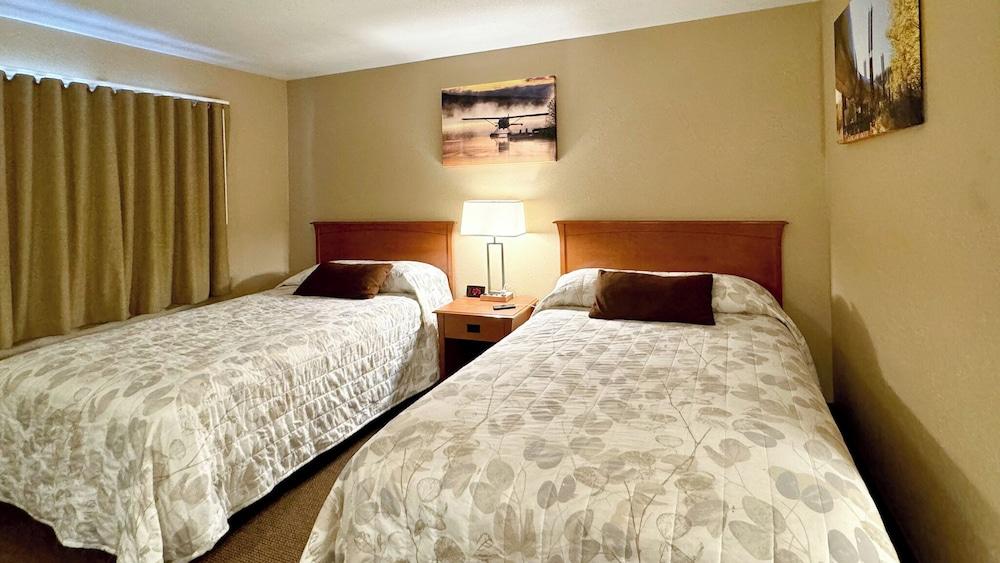 Young's Motel photo 16