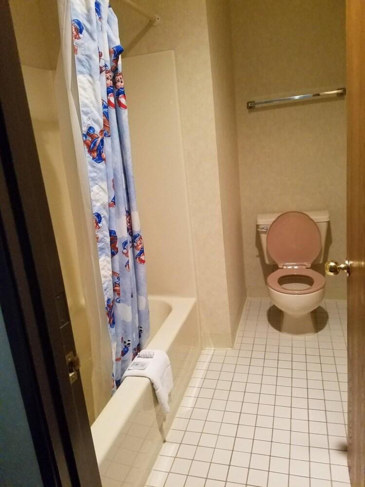 Great Lakes Inn photo 37