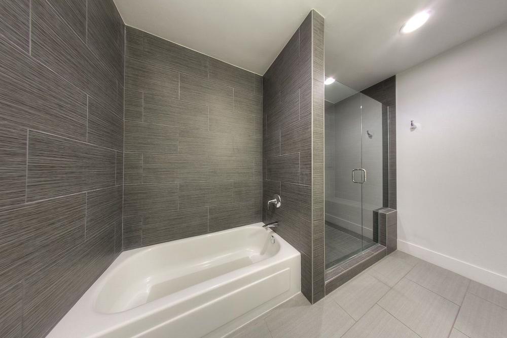 Oceanside Marina Suites photo 22