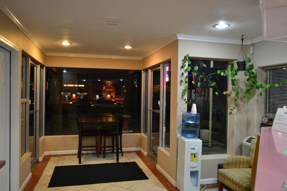 Economy Inn photo 2