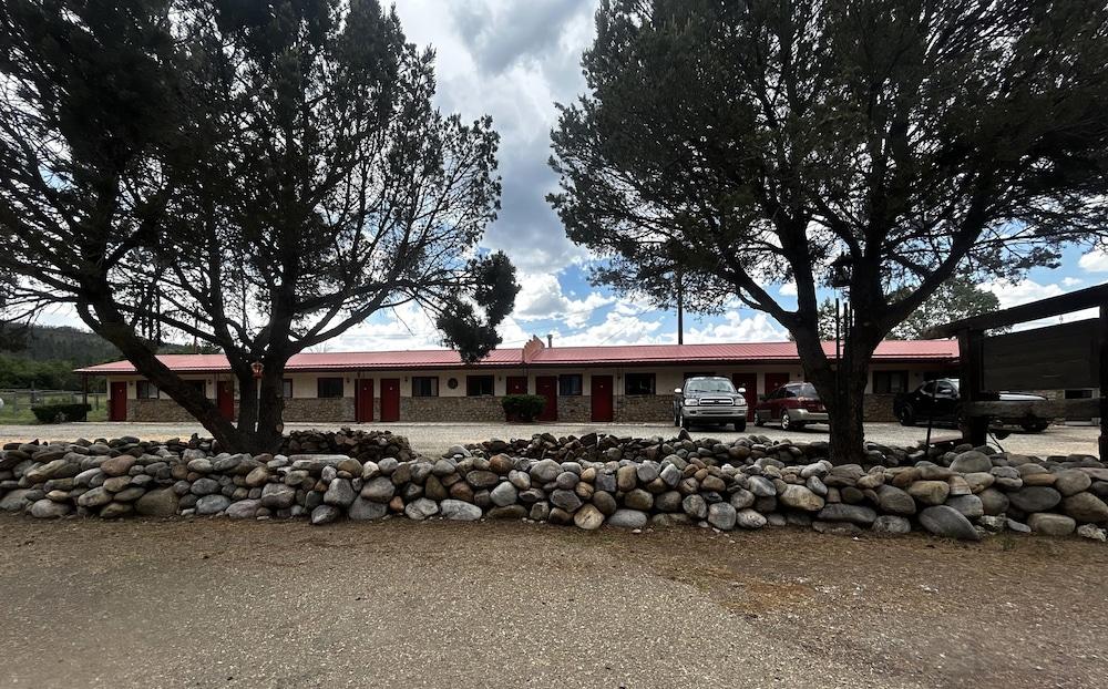 Historic Mora Inn and RV Park photo 1