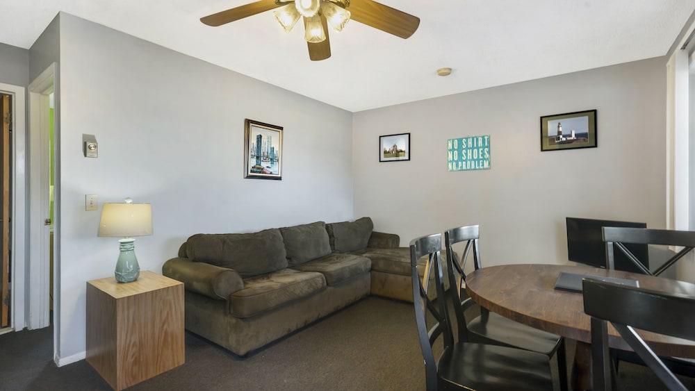 Montauk Oceanside Suites photo 56