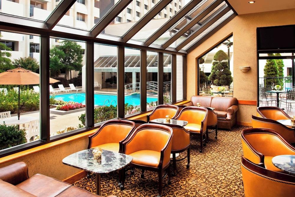 Sheraton Greensboro at Four Seasons photo 23