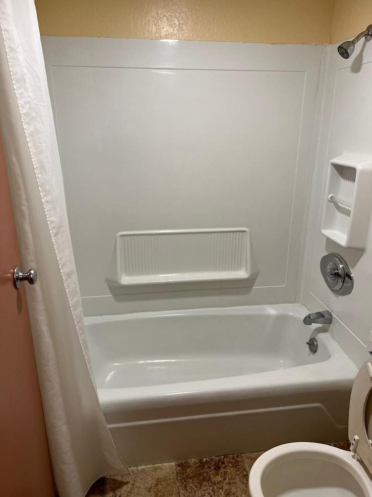 Travelerslodge Motel photo 4