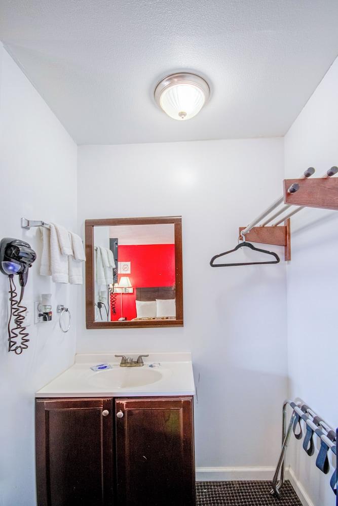 OYO Travelier Motel photo 21