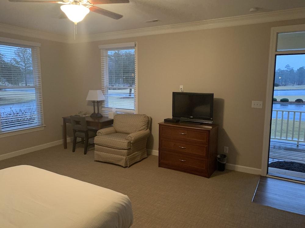 The Village at RiverLanding photo 23