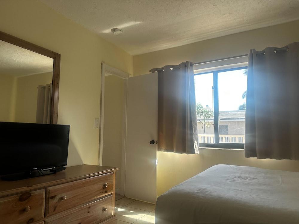Emerald Seas Deerfield Beach Club photo 11