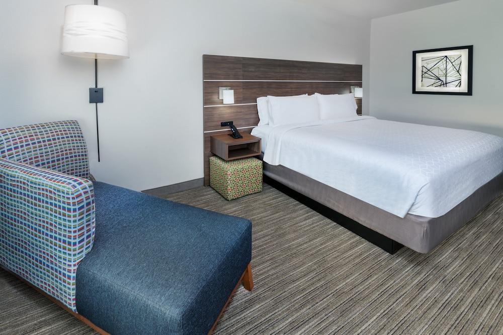 Holiday Inn Express & Suites West by IHG photo 14