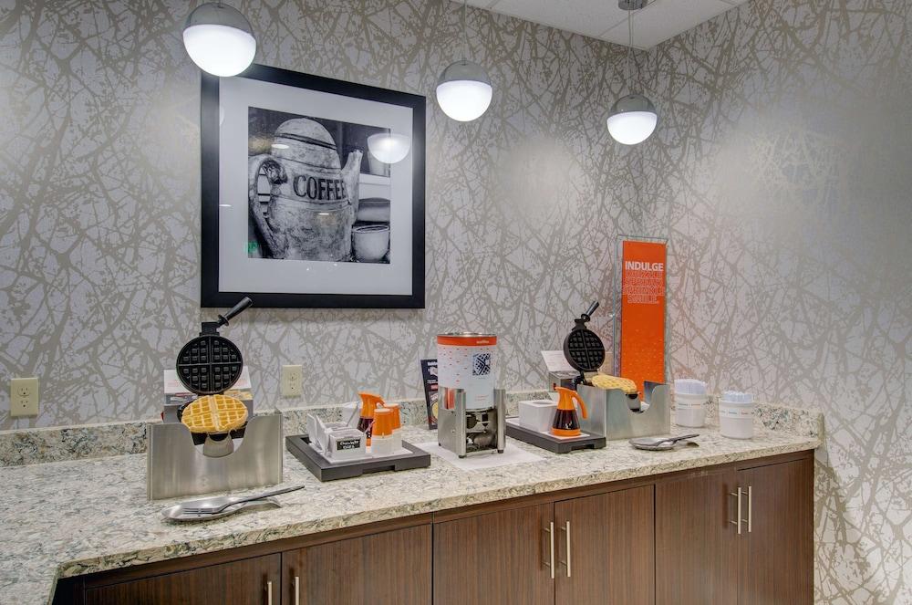 Hampton Inn & Suites Boston/Stoughton photo 33