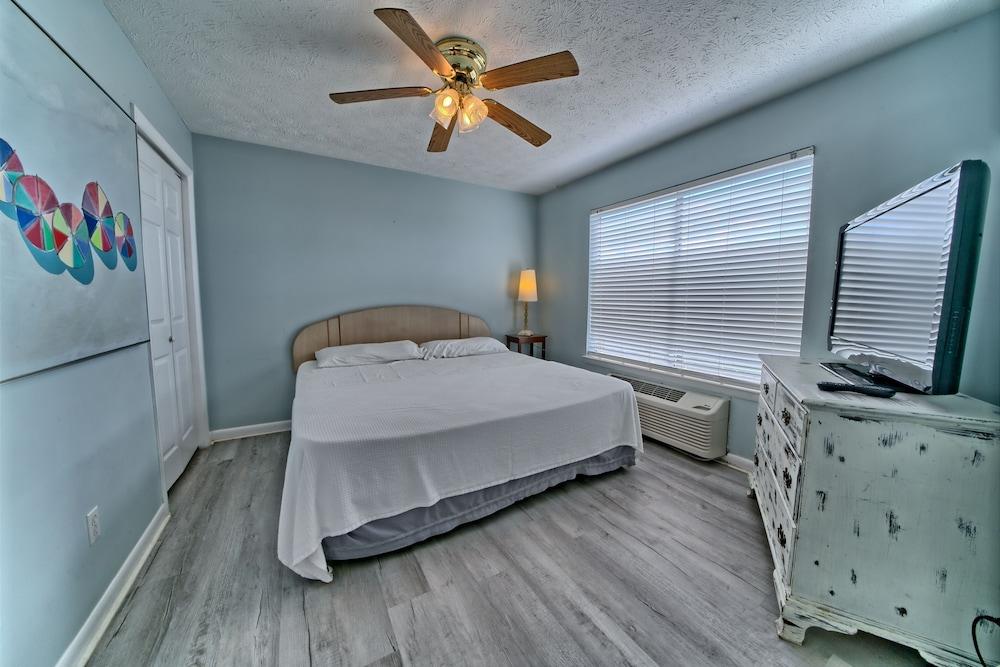 Pineapple Villas on Laguna Beach photo 13