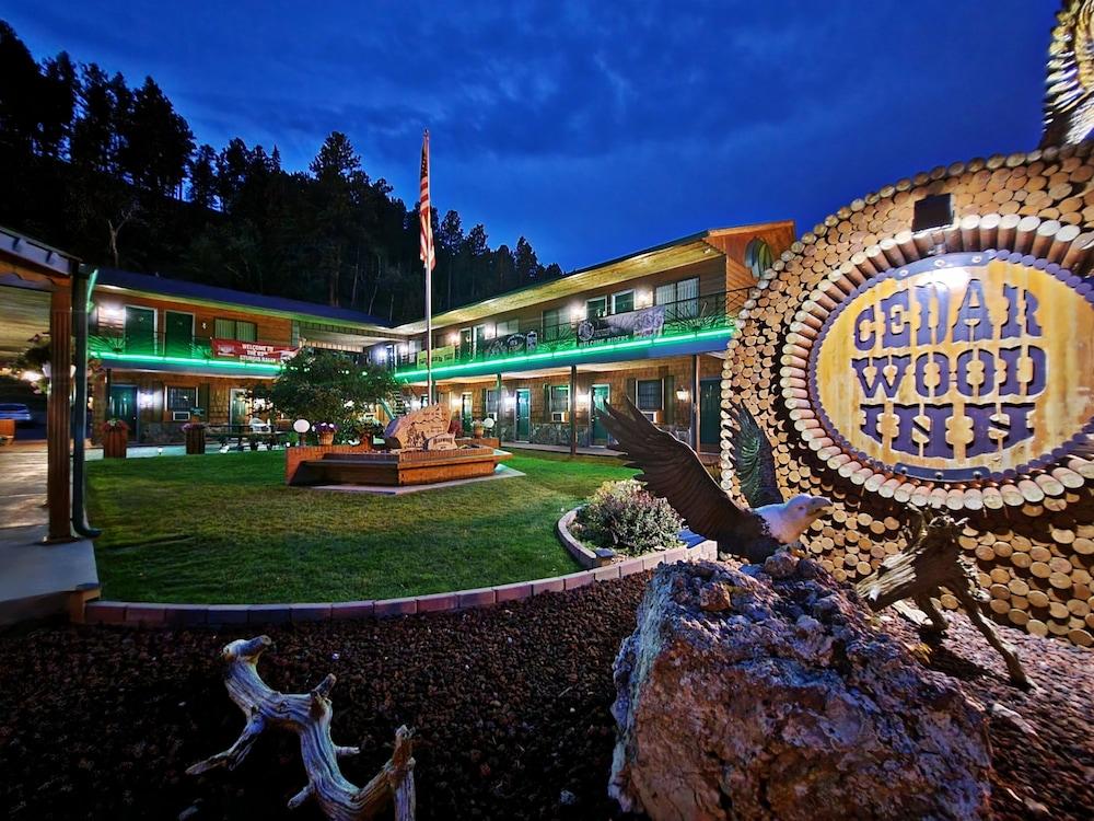 Cedar Wood Inn photo 49
