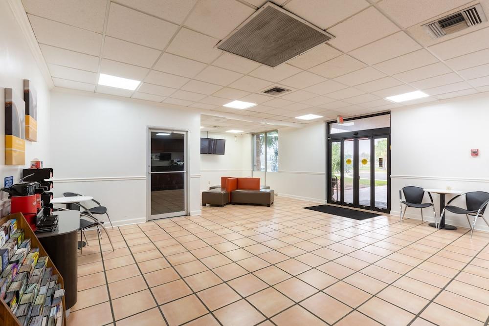 OYO Hotel Baton Rouge - Mead Rd Louisiana photo 16