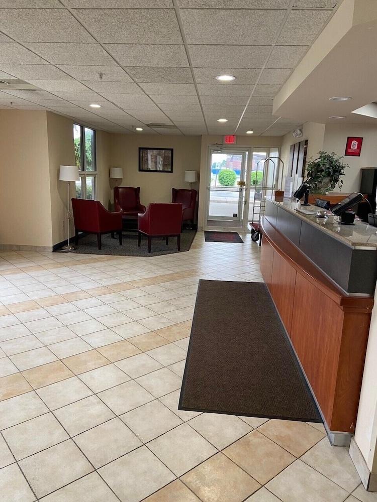 Red Roof Inn Sandusky - Milan photo 2