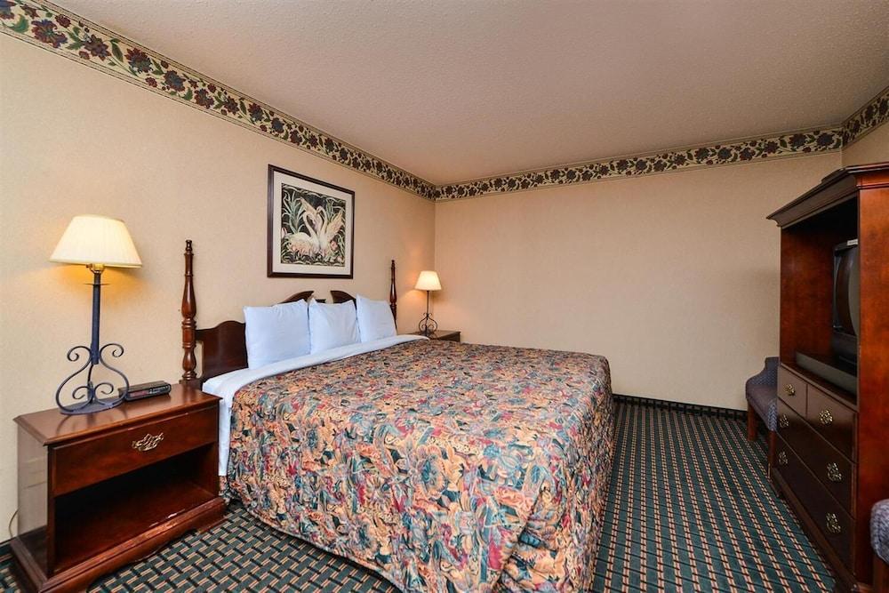 Budget Inn and Suites photo 2