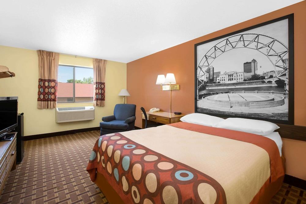 Super 8 by Wyndham Boone photo 10
