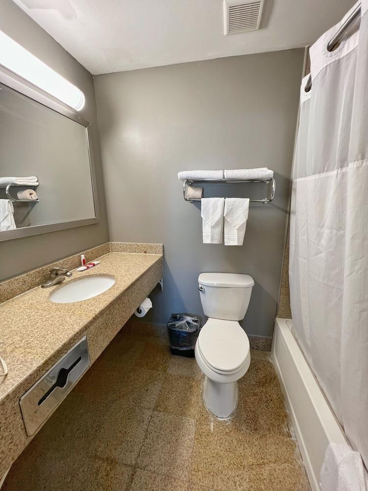Ozone Inn & Suites photo 22