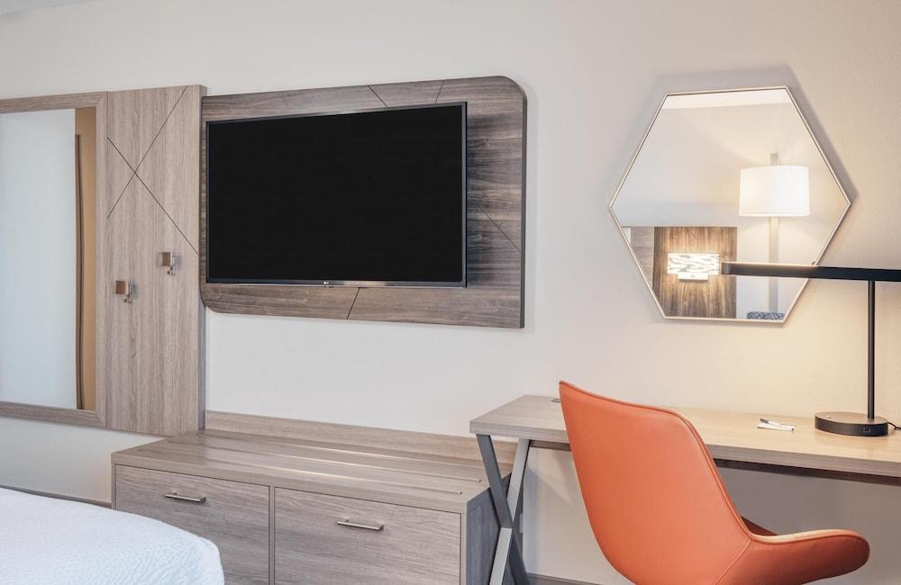Holiday Inn Express Federal Way Seattle South by IHG photo 3