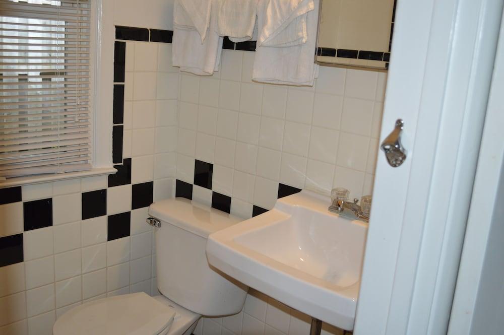 Great Lakes Motel photo 18