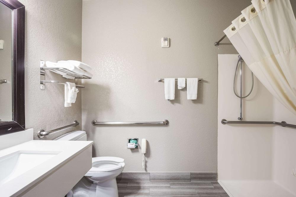 Quality Inn & Suites Lodi I-90 photo 16