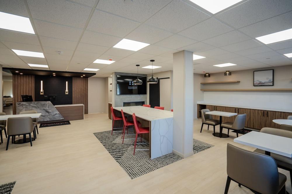 Hawthorn Extended Stay by Wyndham Jackson Alpine photo 12