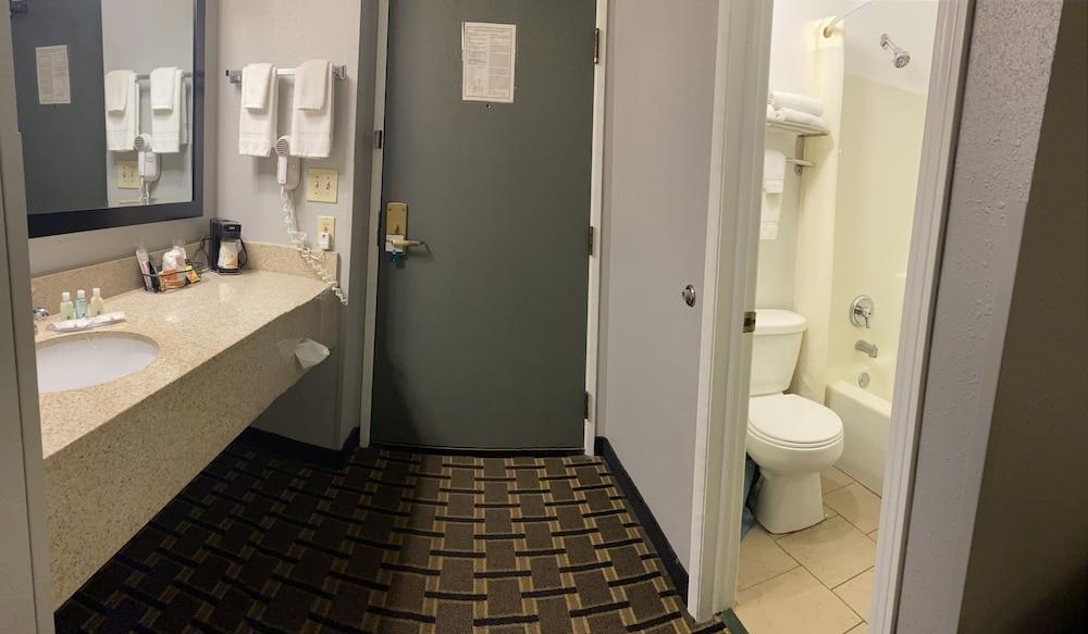 Quality Inn Mauston I-90 photo 3