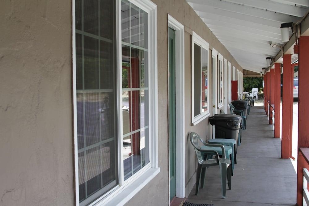Jumping Frog Motel photo 88