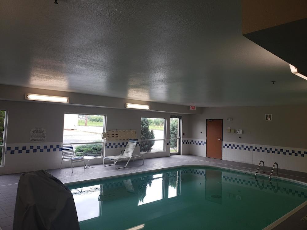 Country Inn & Suites by Radisson, Fairview Heights, IL photo 5