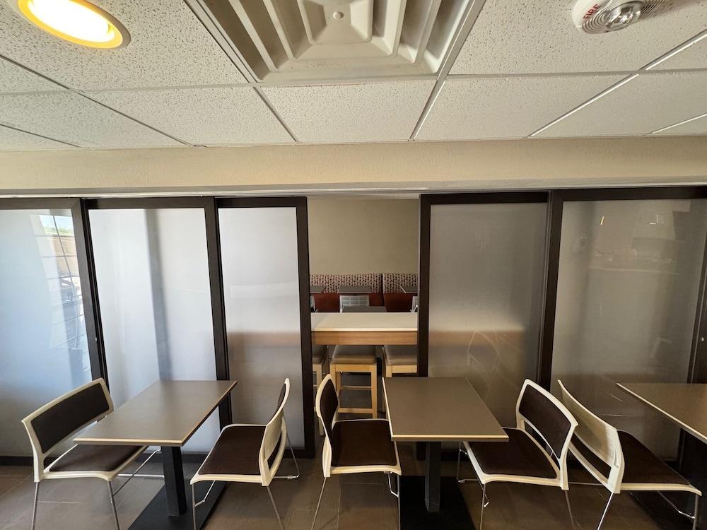 Permian Studio Apartments photo 13