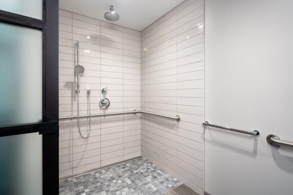 The Windsor Suites photo 40