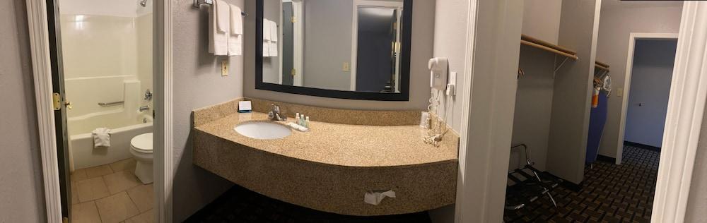 Quality Inn Mauston I-90 photo 11