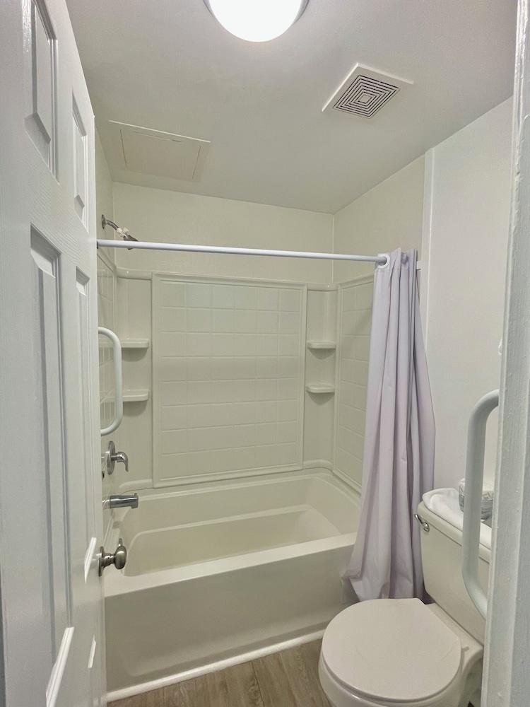 Ocean Crest Motel photo 18