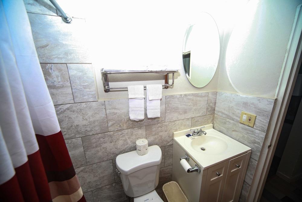 Relax Inn photo 21