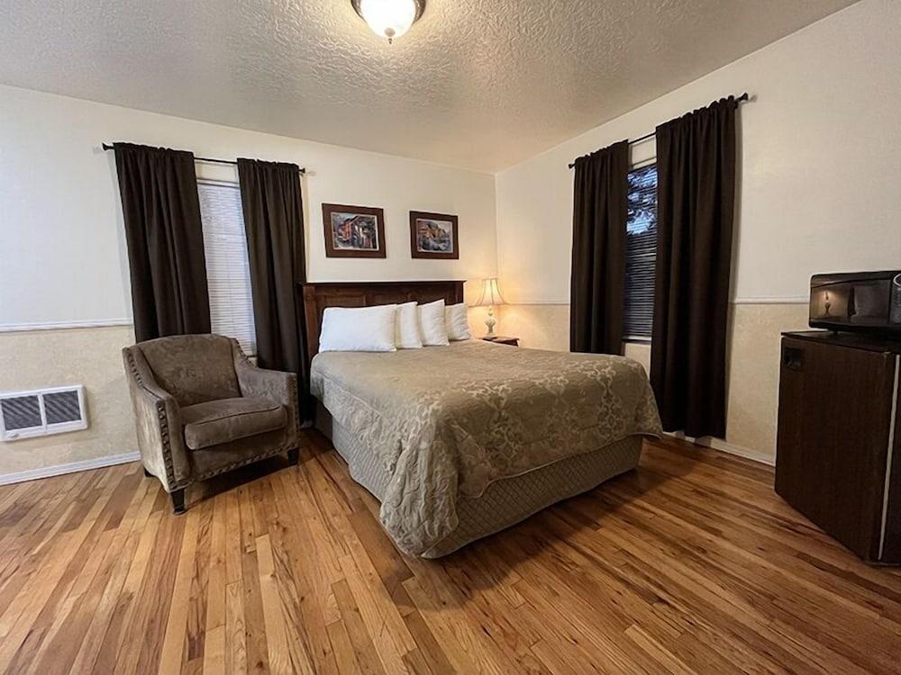 Cascade Motel photo 11