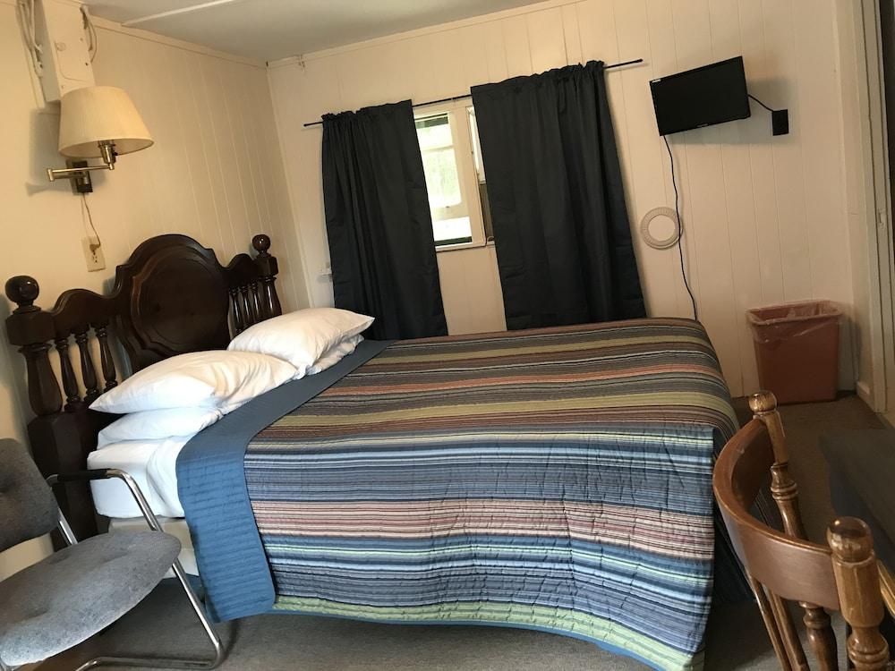 Chamber Lane Motel photo 29