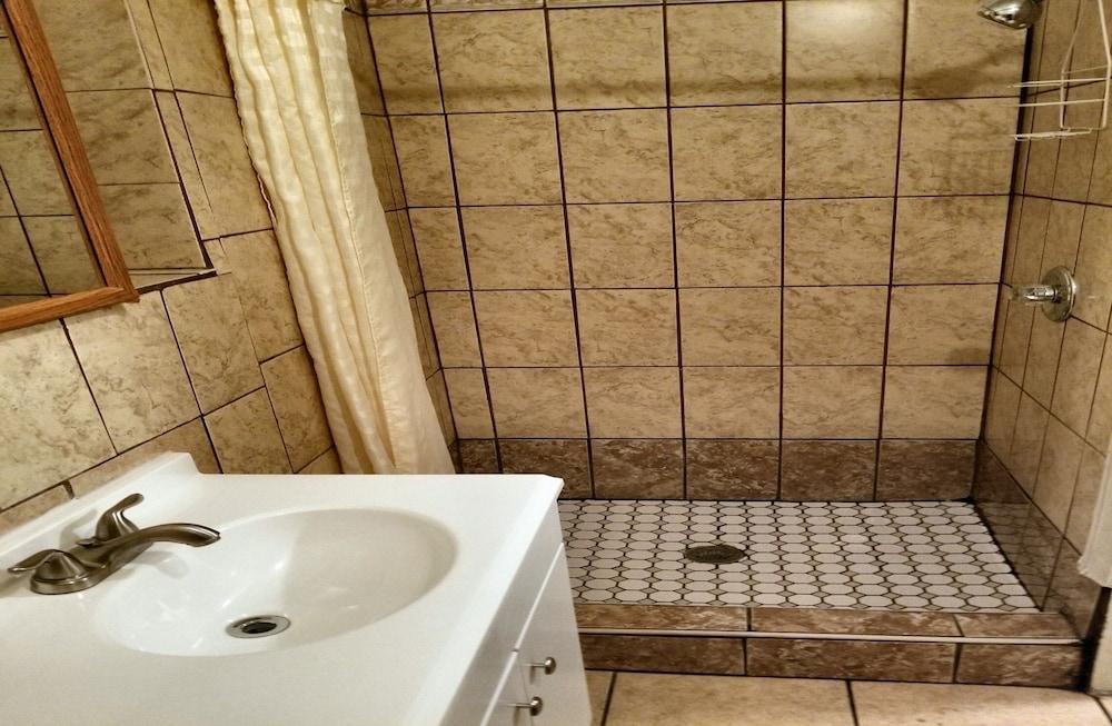 Monterey Inn Hotel photo 34