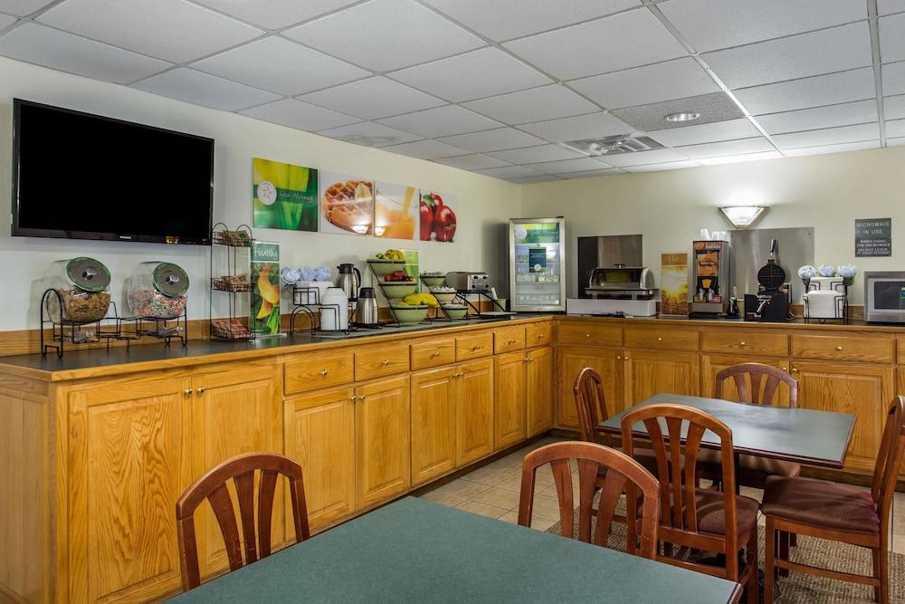 Quality Inn Surfside Myrtle Beach photo 23