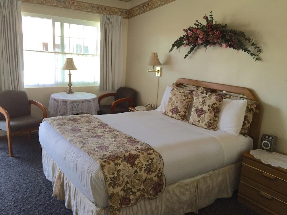 Sundown Inn photo 34
