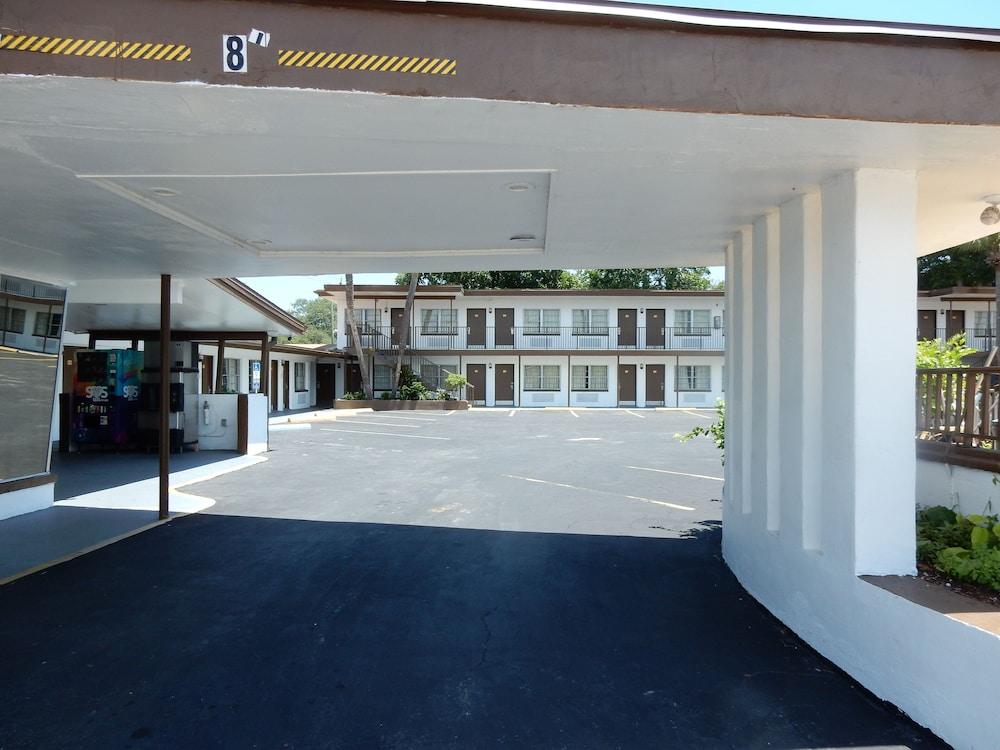 Sunset Inn photo 7