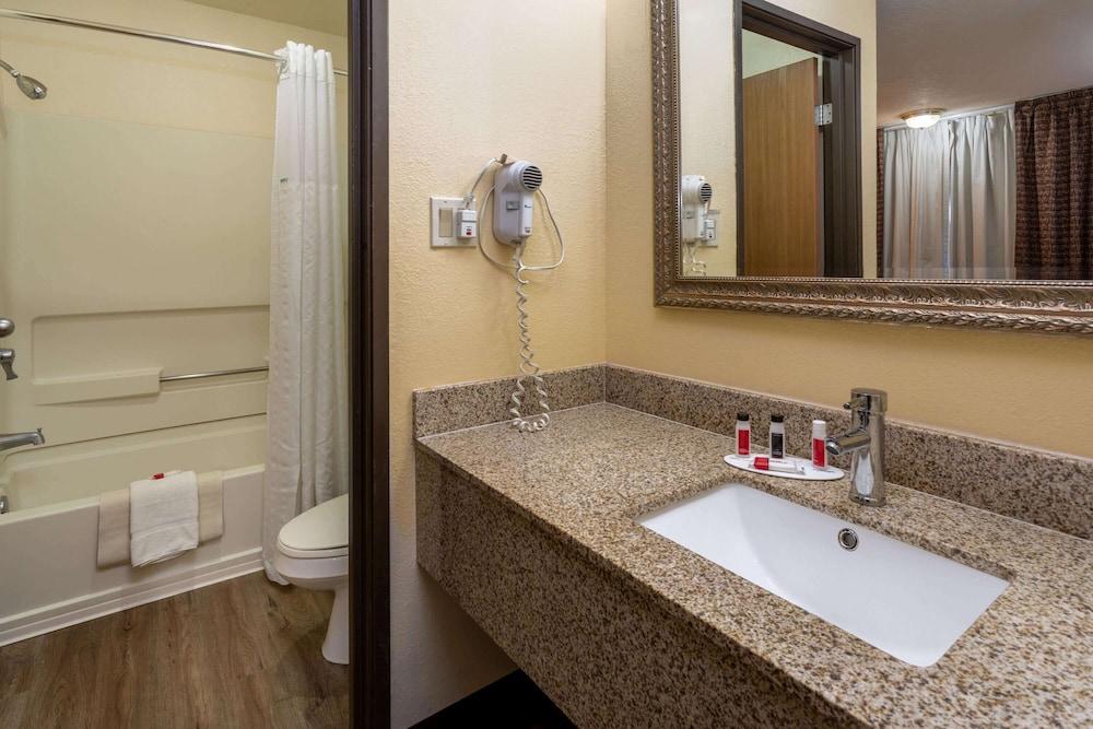 Travelodge by Wyndham Albuquerque East photo 22